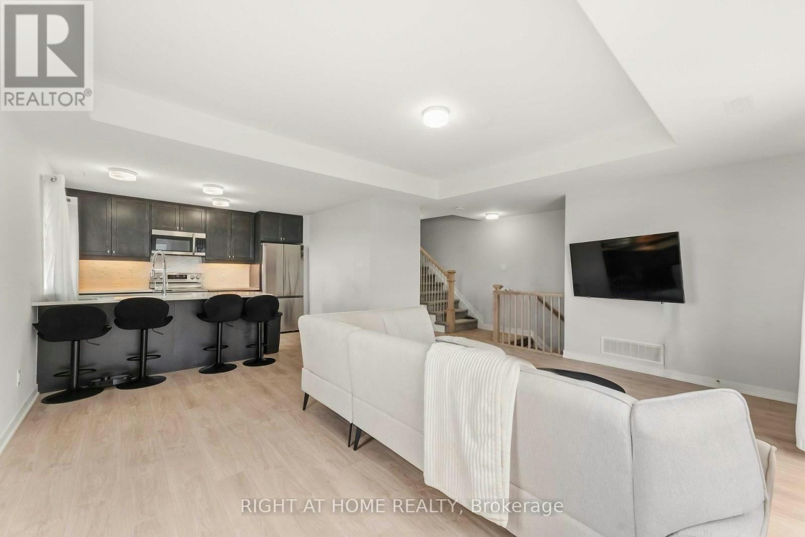 206 Parnian Private, Manotick, ON, K2J 6H3 - 6