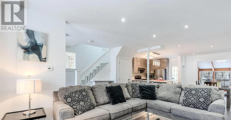 47 Maxwell Avenue, Toronto, ON, M5P 2B4 - 2