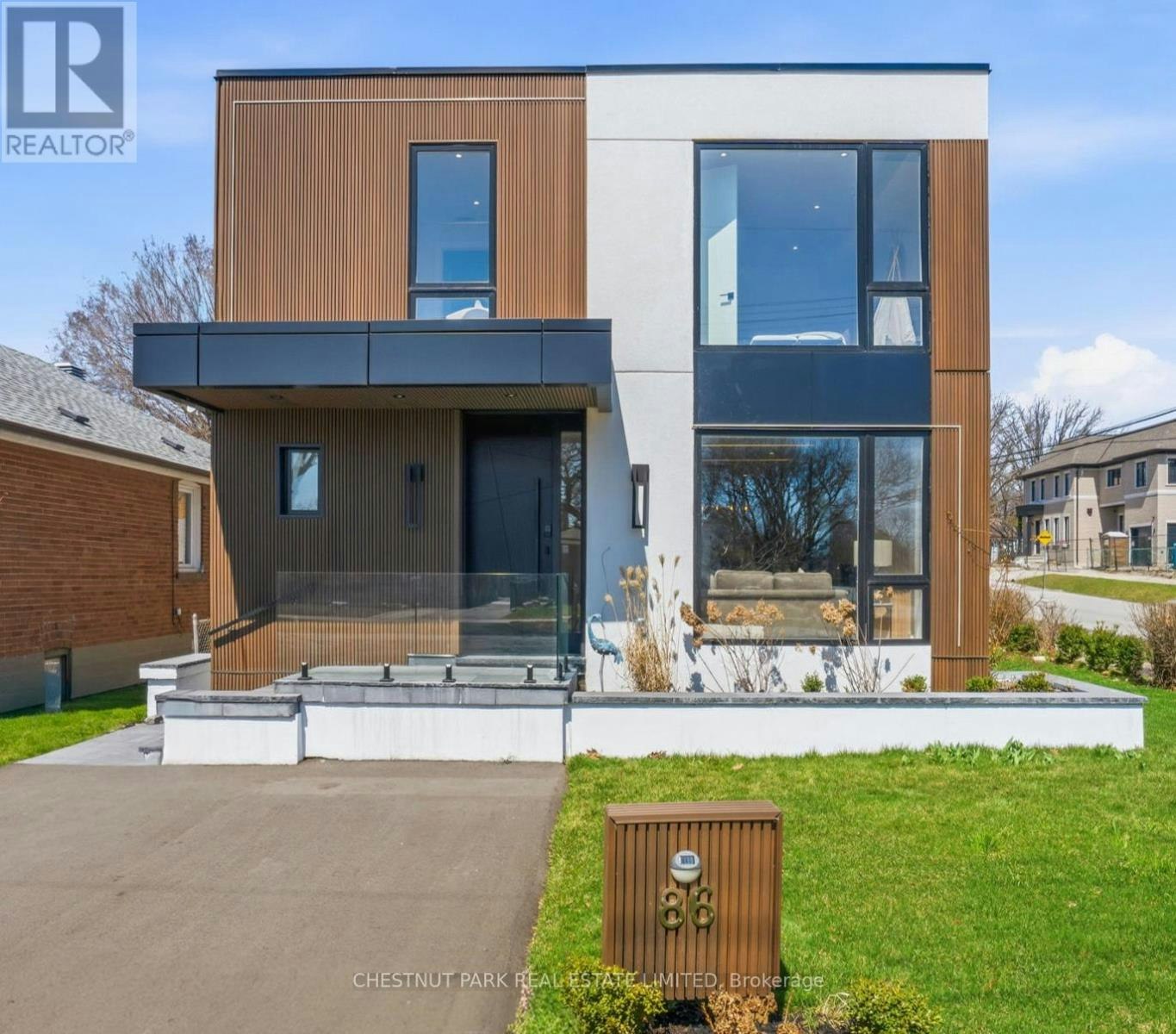 86 Edgecroft Road, Toronto, ON, M8Z 2C3