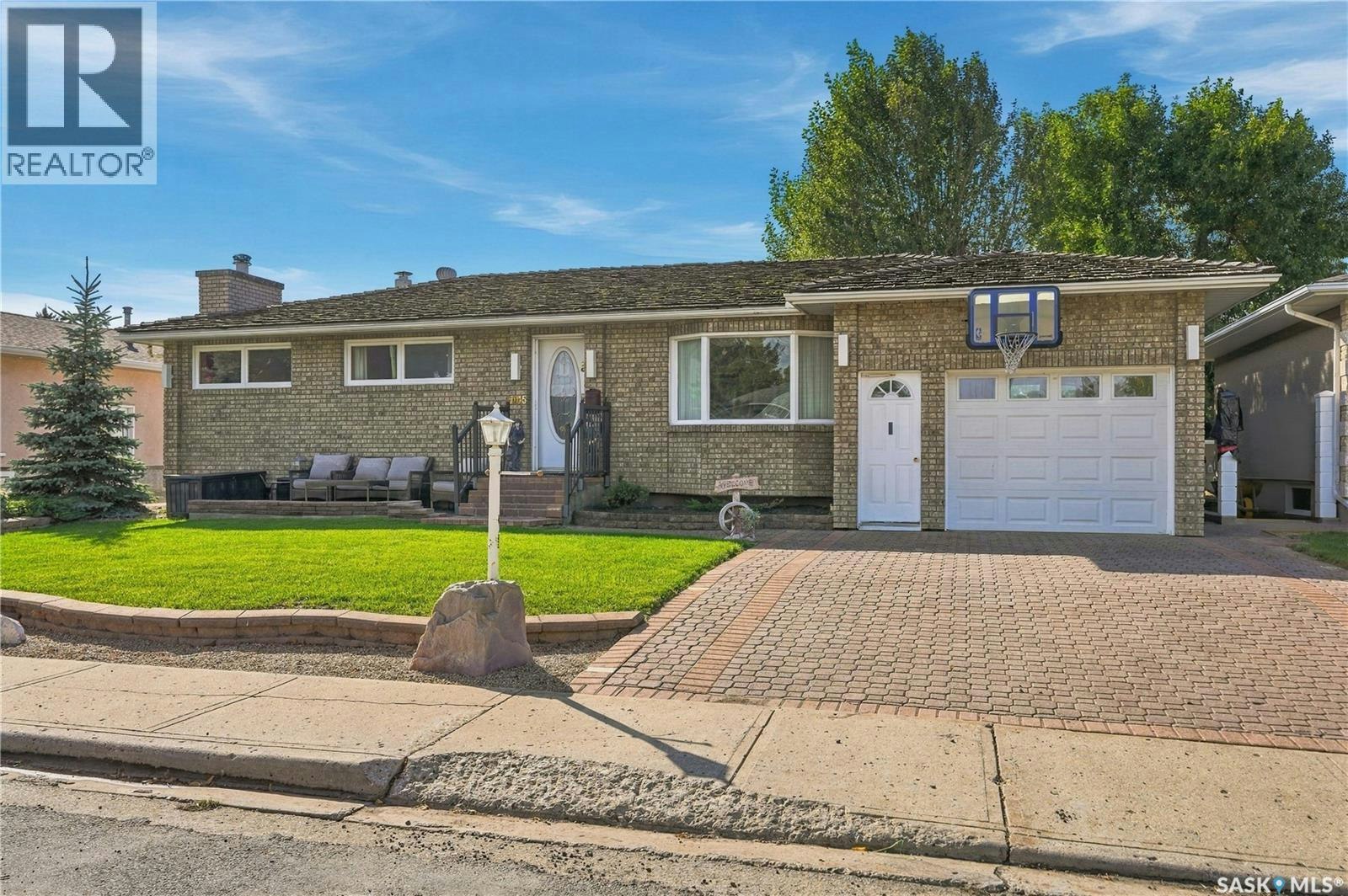 1015 Simcoe Street, Moose Jaw, SK, S6H 3J3