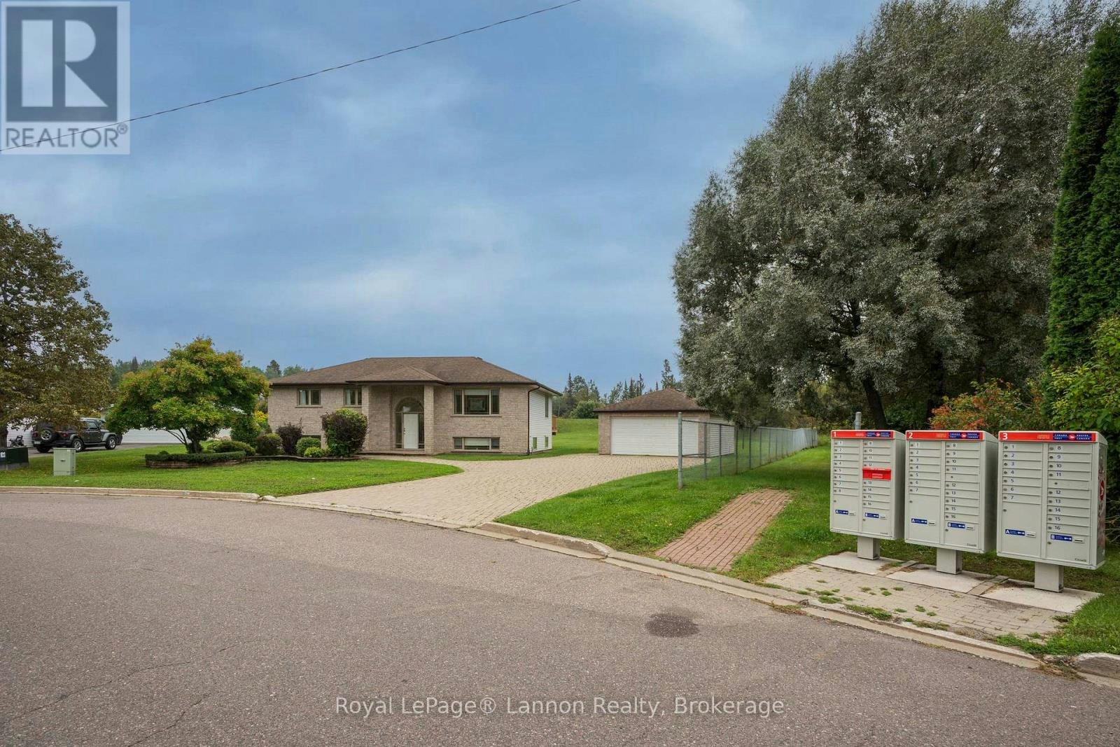 2196 Falconcrest Drive, Thunder Bay, ON, P7J 1H5 - 3