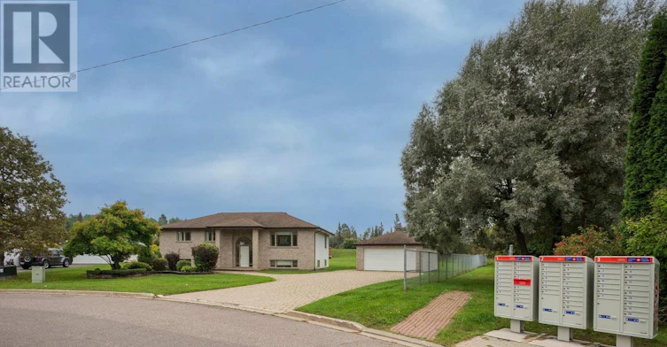 2196 Falconcrest Drive, Thunder Bay, ON, P7J 1H5 - 3