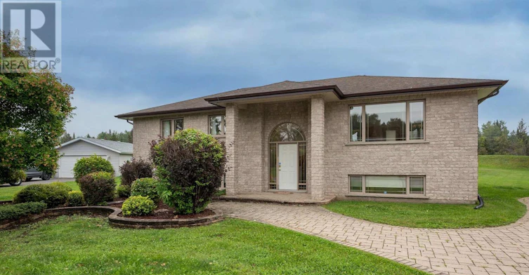 2196 Falconcrest Drive, Thunder Bay, ON, P7J 1H5 - 2
