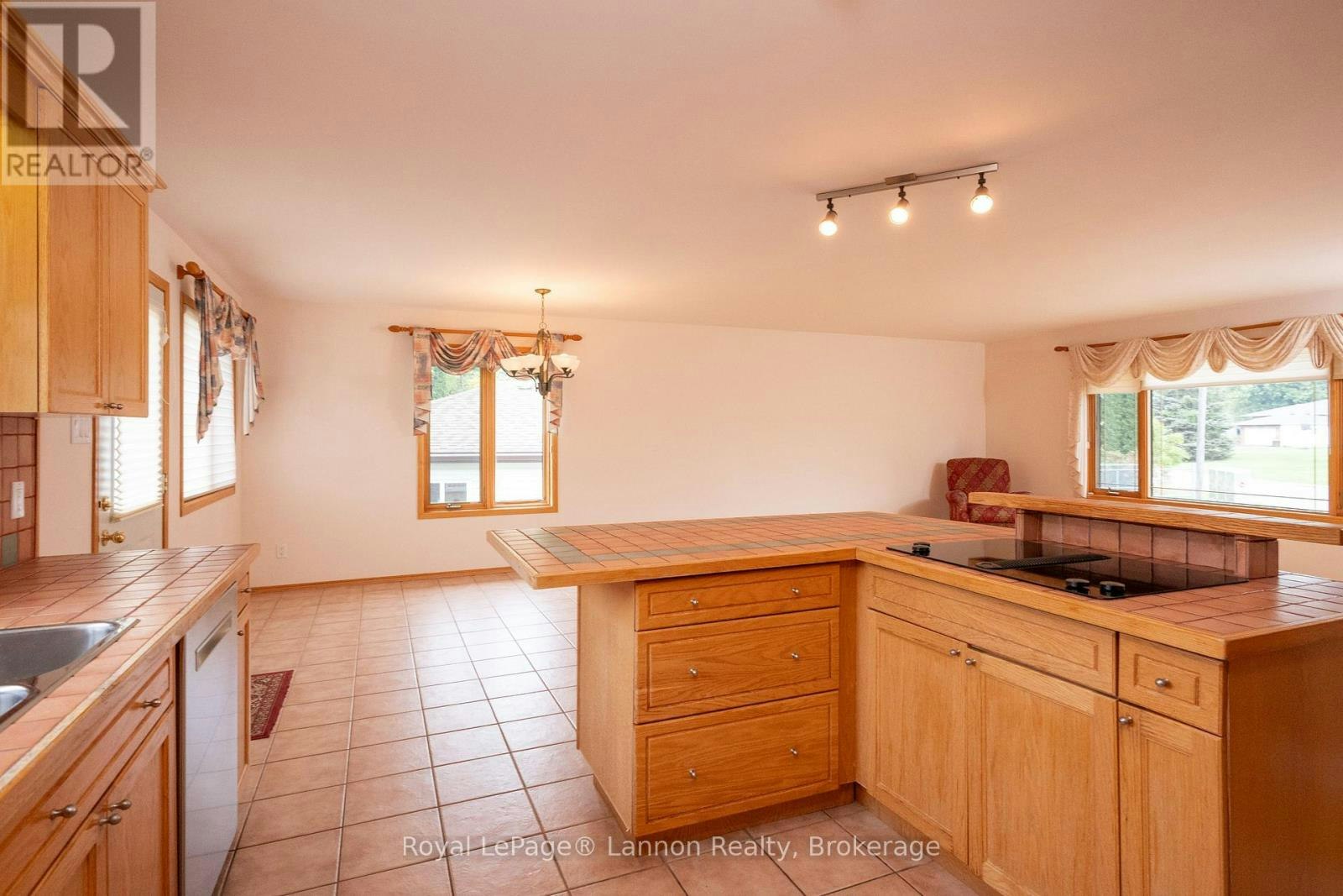 2196 Falconcrest Drive, Thunder Bay, ON, P7J 1H5 - 19