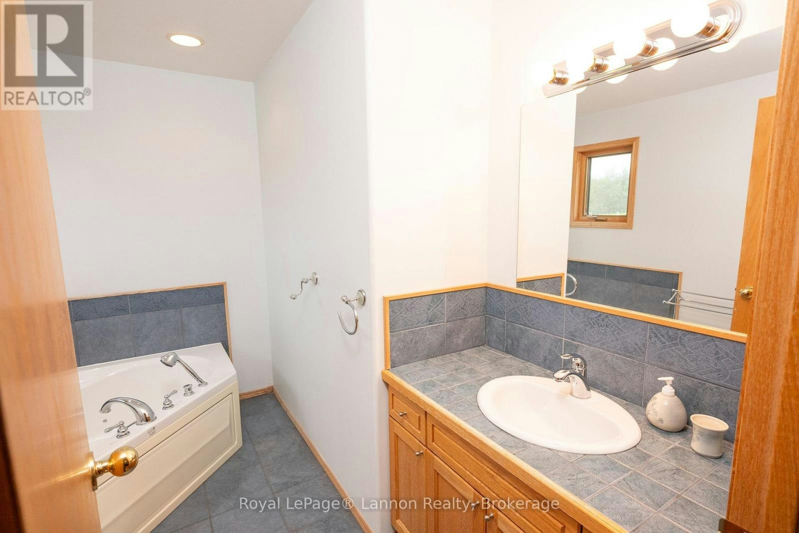 2196 Falconcrest Drive, Thunder Bay, ON, P7J 1H5 - 32