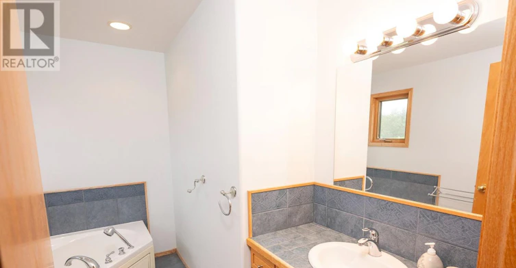 2196 Falconcrest Drive, Thunder Bay, ON, P7J 1H5 - 32