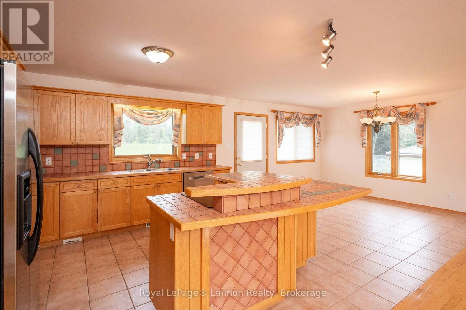 2196 Falconcrest Drive, Thunder Bay, ON, P7J 1H5 - 23