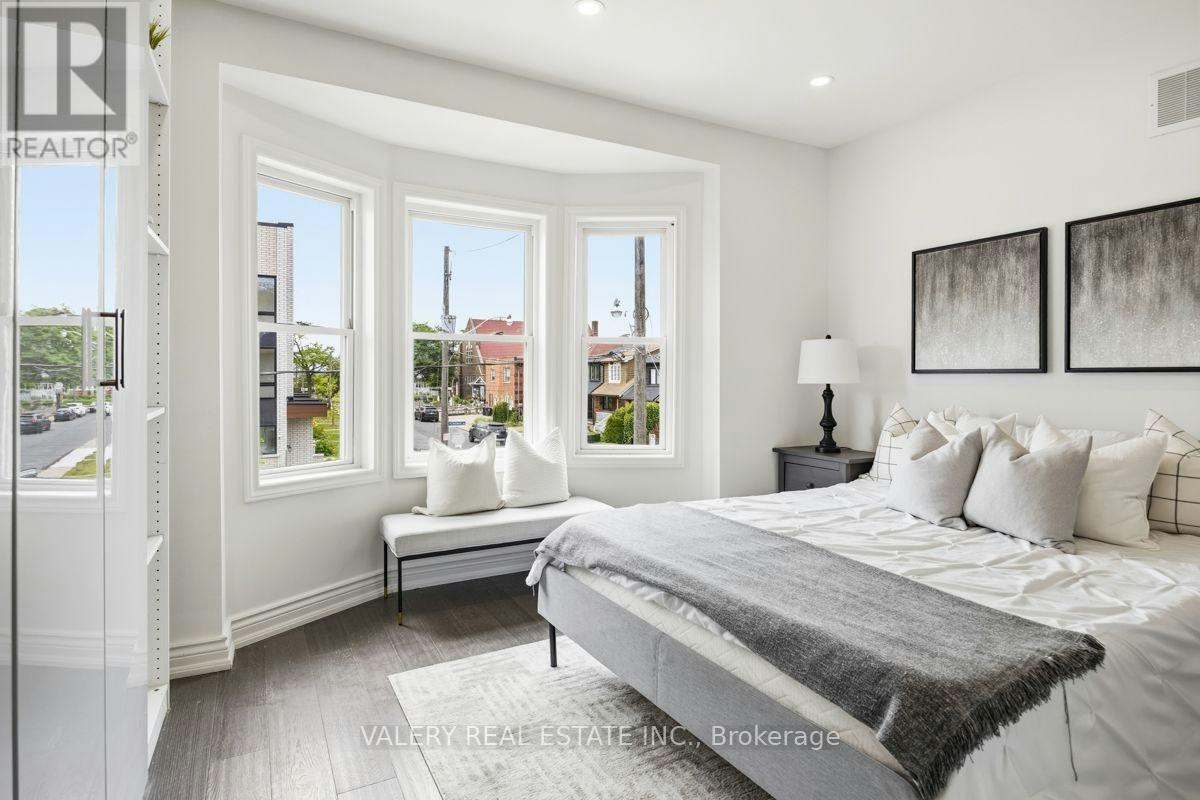 UPPER-219 Mcroberts Avenue, Toronto, ON, M6E 4P3 - 24