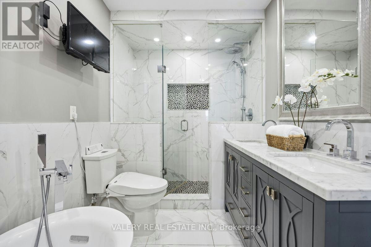 UPPER-219 Mcroberts Avenue, Toronto, ON, M6E 4P3 - 18