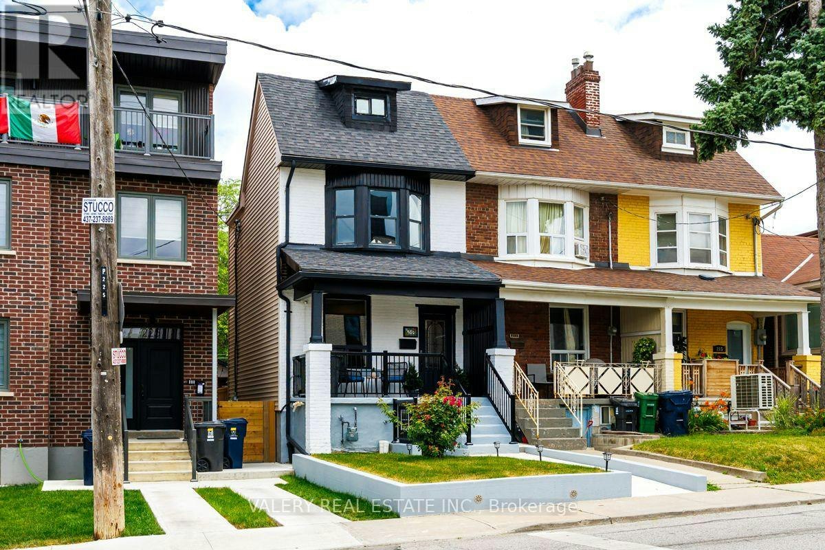 UPPER-219 Mcroberts Avenue, Toronto, ON, M6E 4P3 - 2