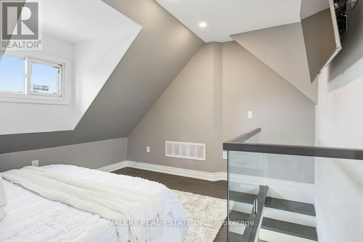 UPPER-219 Mcroberts Avenue, Toronto, ON, M6E 4P3 - 25