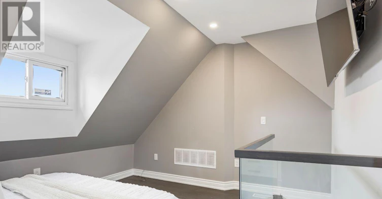 UPPER-219 Mcroberts Avenue, Toronto, ON, M6E 4P3 - 25
