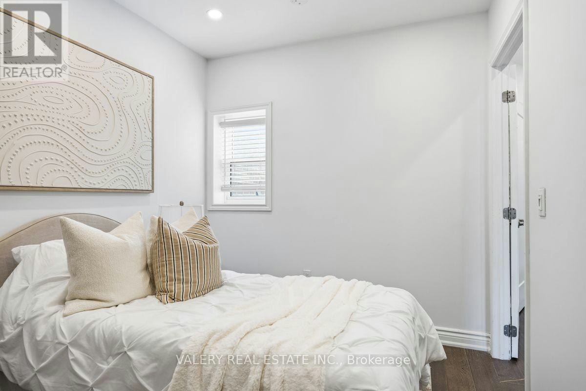 UPPER-219 Mcroberts Avenue, Toronto, ON, M6E 4P3 - 20