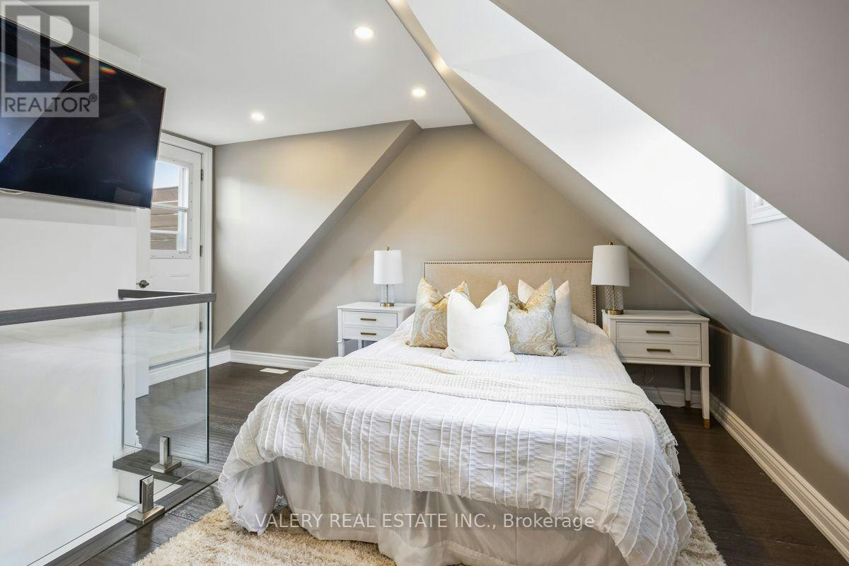 UPPER-219 Mcroberts Avenue, Toronto, ON, M6E 4P3 - 26