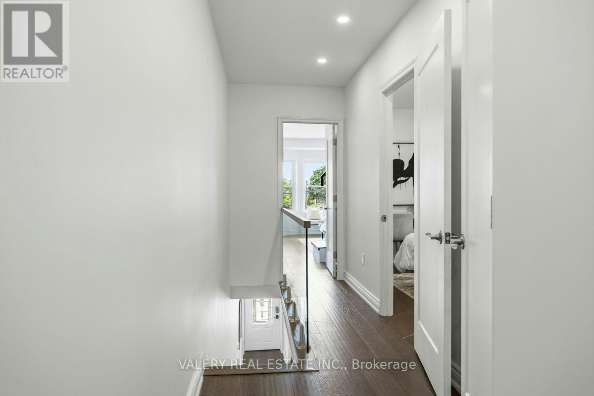 UPPER-219 Mcroberts Avenue, Toronto, ON, M6E 4P3 - 19