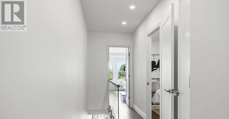 UPPER-219 Mcroberts Avenue, Toronto, ON, M6E 4P3 - 19