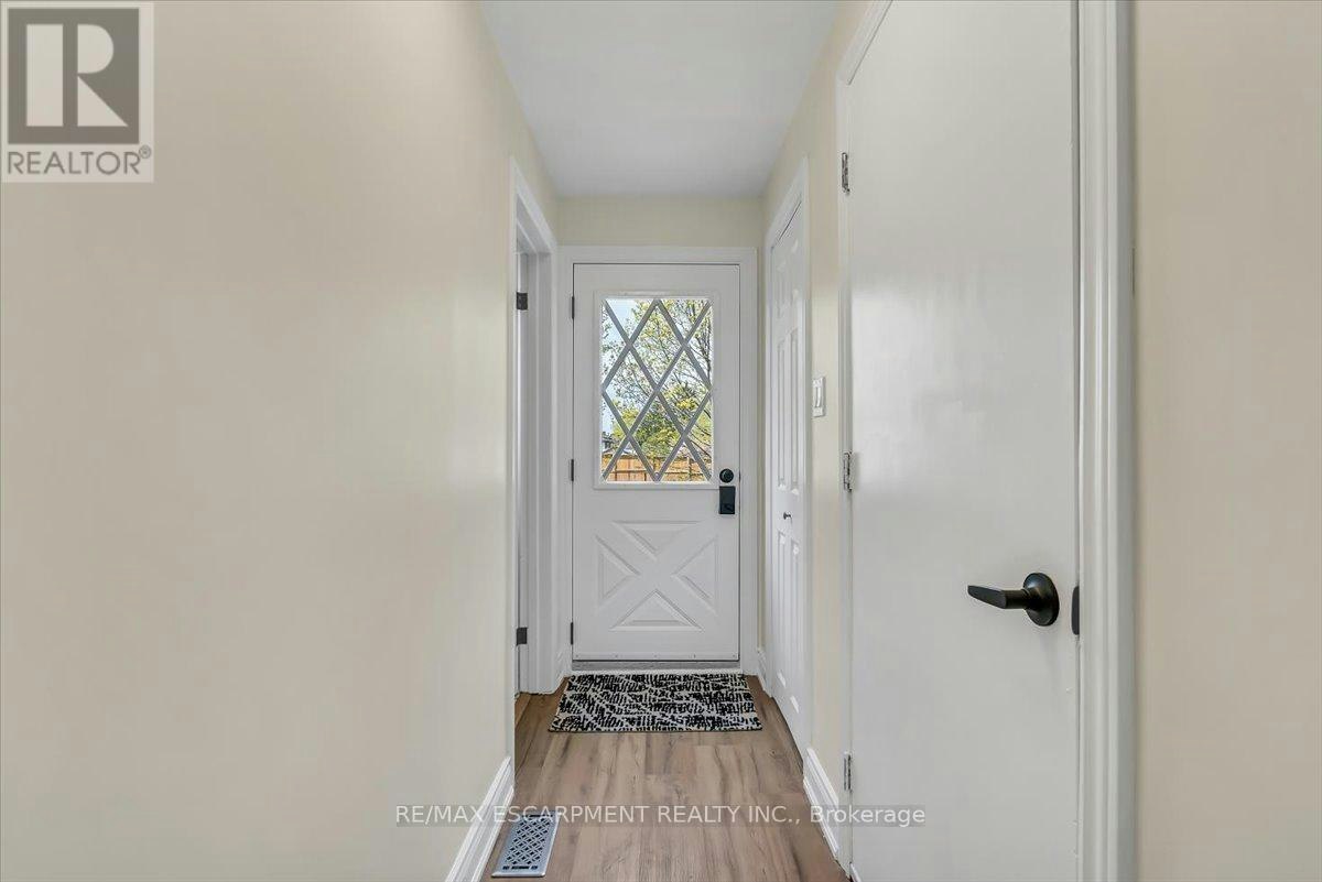 LOWER-58 Columbia Drive, Hamilton, ON, L9C 3Y2 - 4