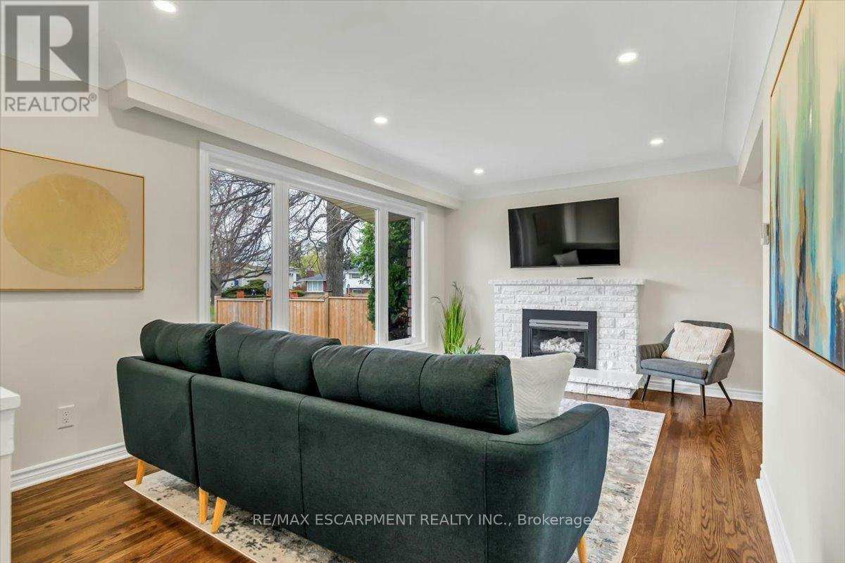 UPPER-58 Columbia Drive, Hamilton, ON, L9C 3Y2 - 3