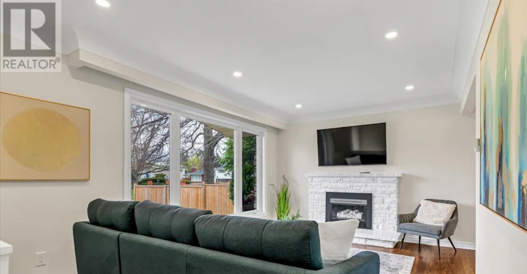 UPPER-58 Columbia Drive, Hamilton, ON, L9C 3Y2 - 3