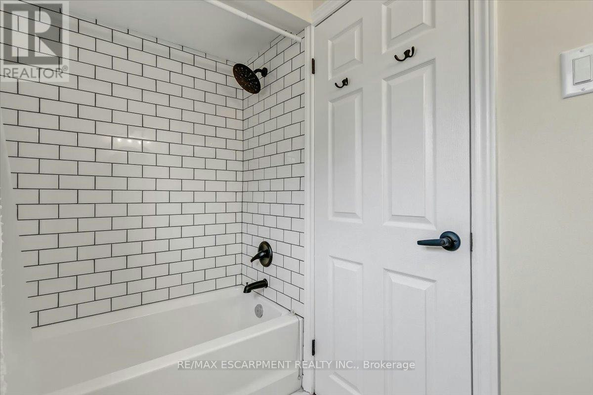 UPPER-58 Columbia Drive, Hamilton, ON, L9C 3Y2 - 14