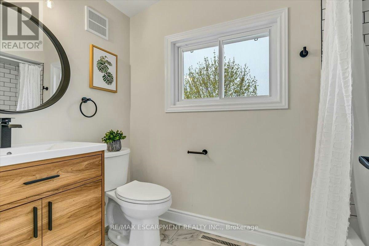 UPPER-58 Columbia Drive, Hamilton, ON, L9C 3Y2 - 13