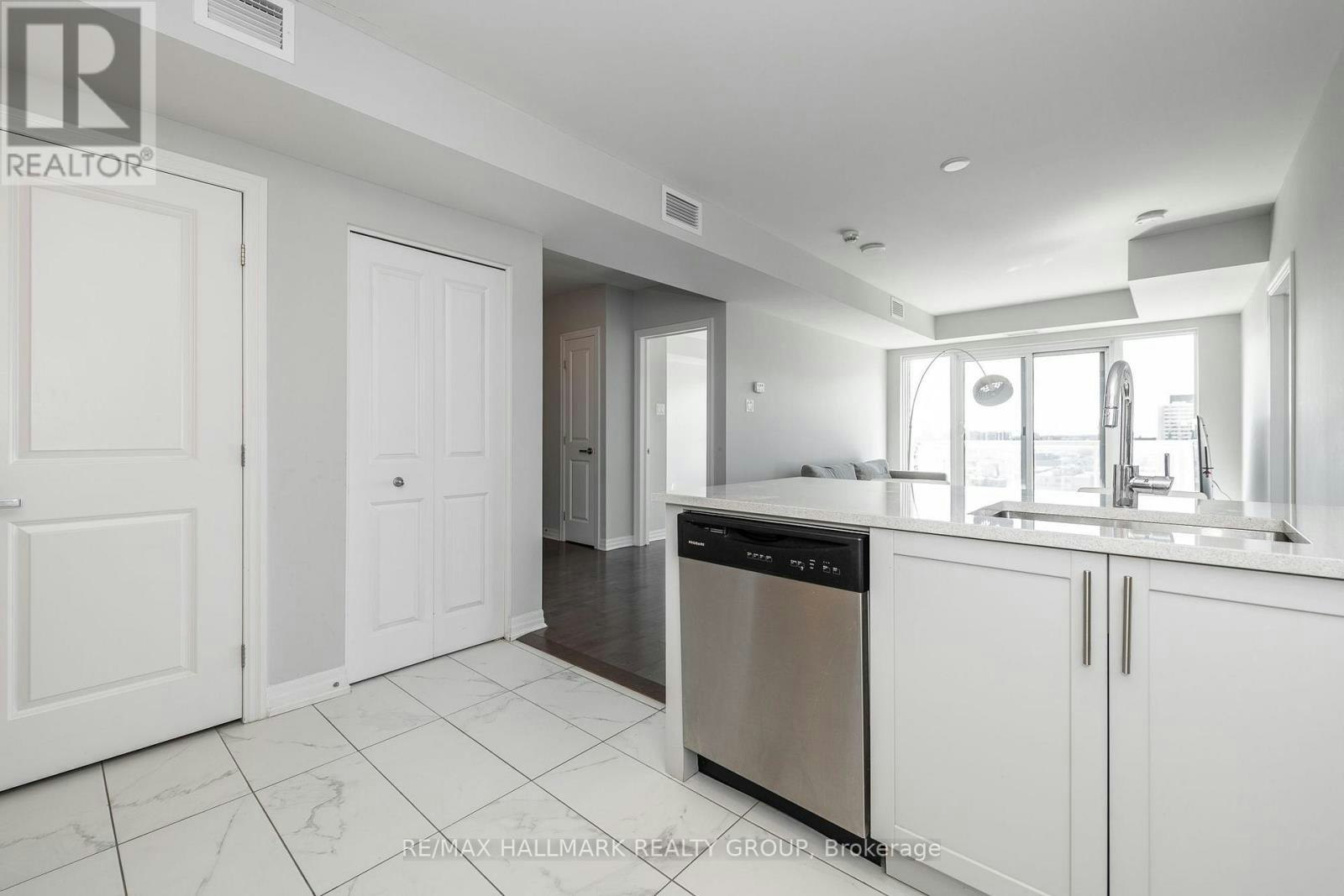 1602-195 Besserer Street, Ottawa, ON, K1N 0B6 - 9