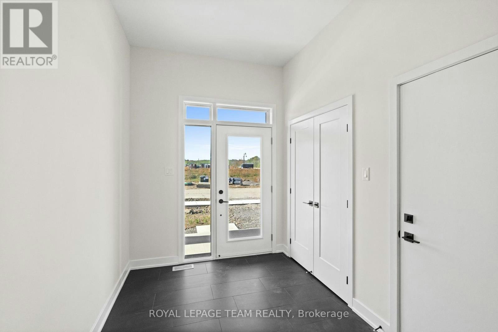1031 Moore Street, Brockville, ON, K6V 7N1 - 2