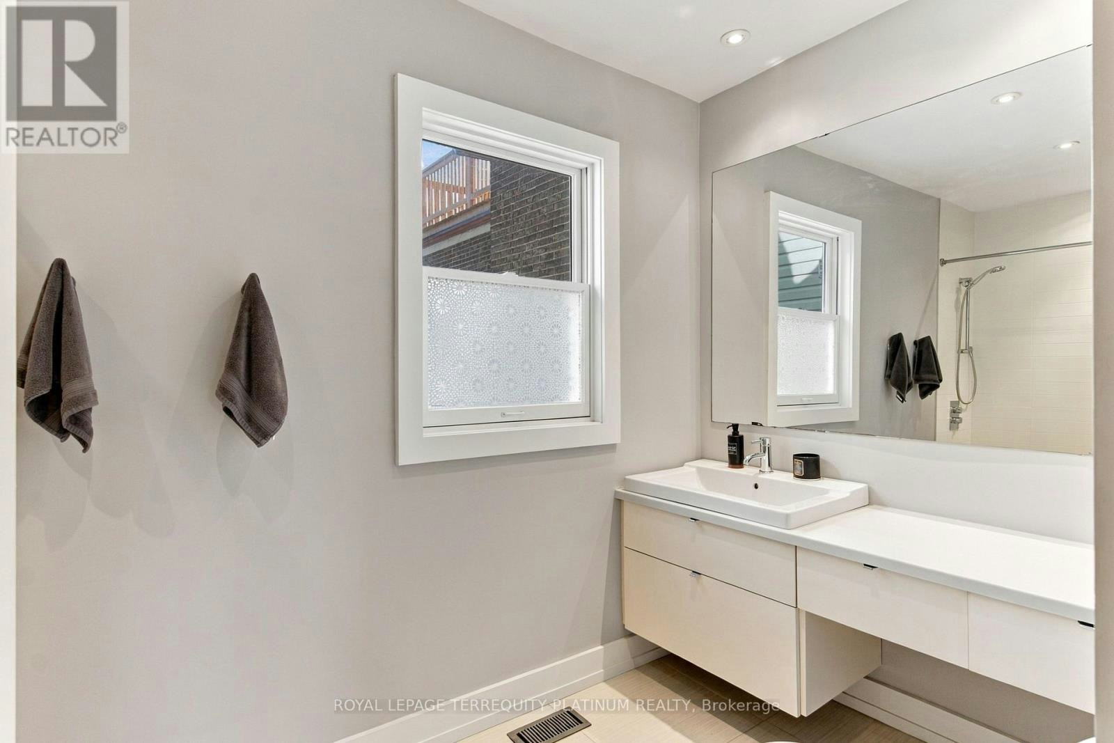 81 Boulton Avenue, Toronto, ON, M4M 2J4 - 18
