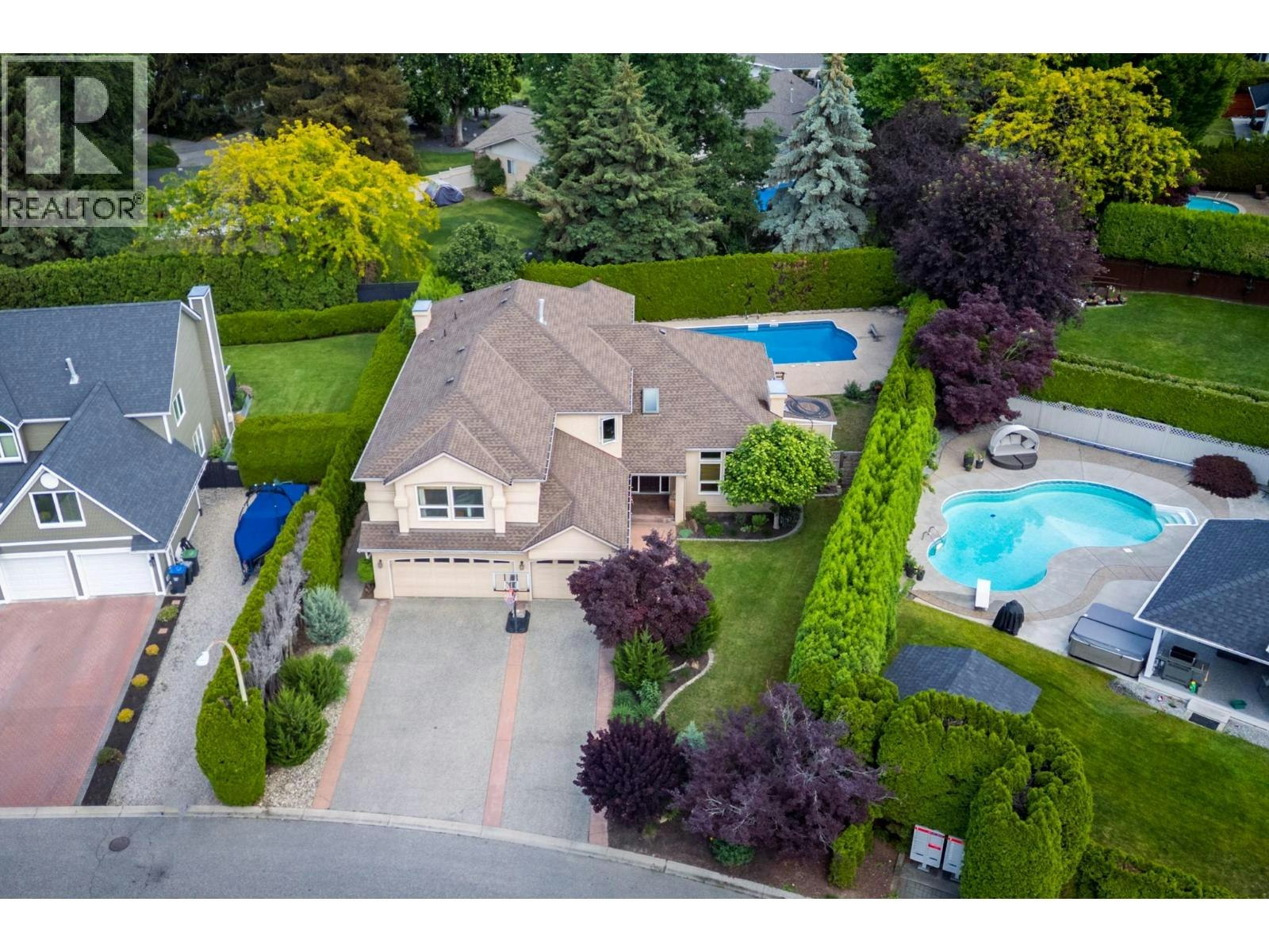 492 Carona Crescent, Kelowna, BC, V1W 3C6