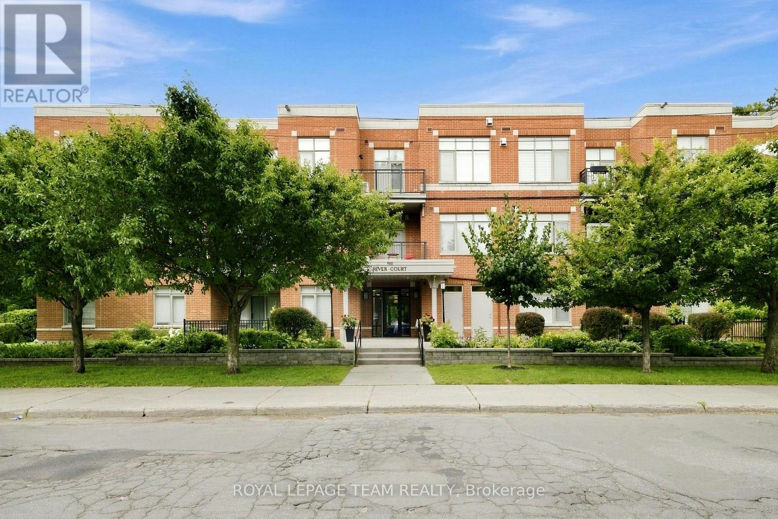 212-950 Marguerite Avenue, Ottawa, ON, K1K 3T8