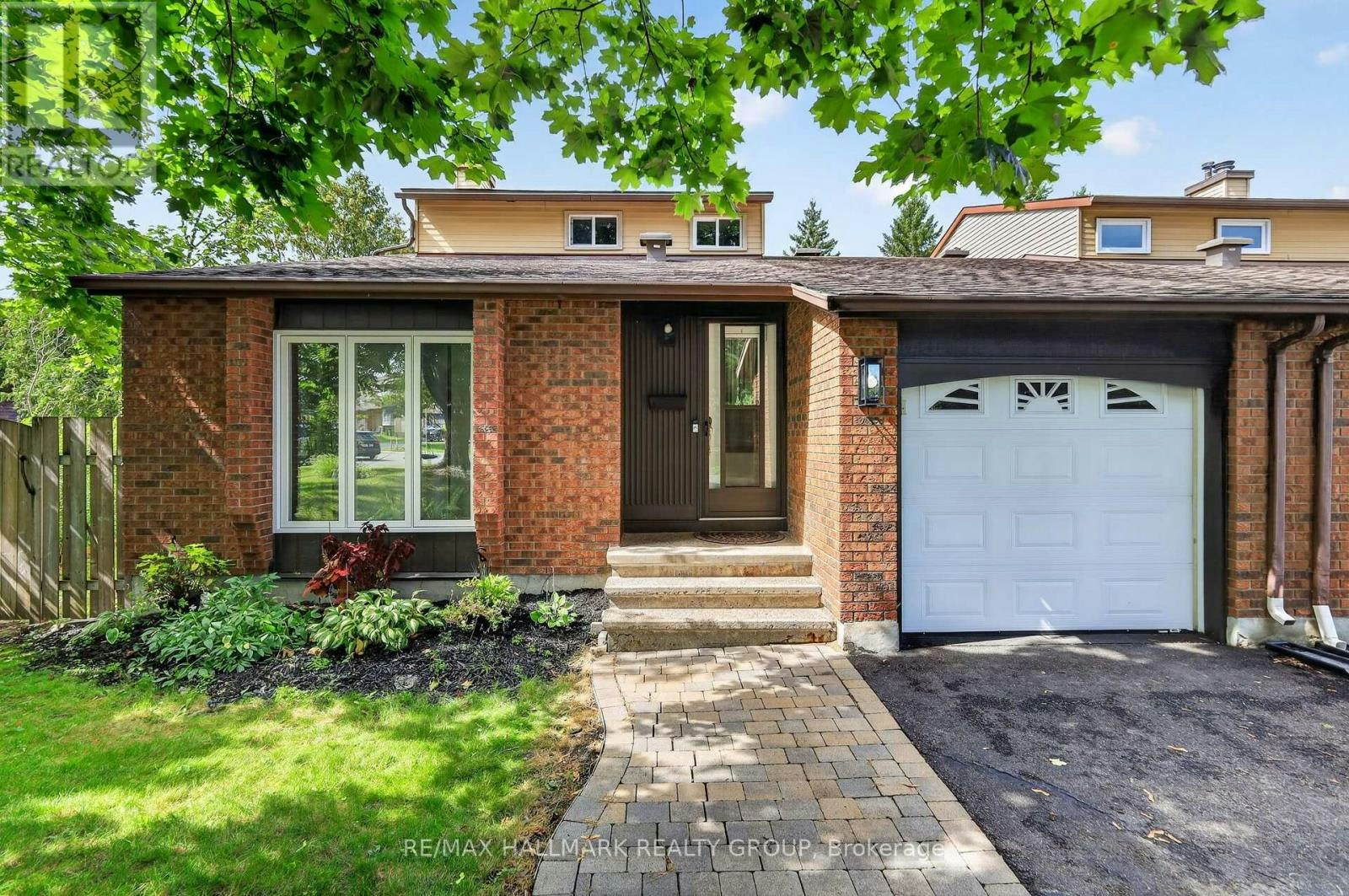 1055 Avignon Court, Ottawa, ON, K1C 2N4