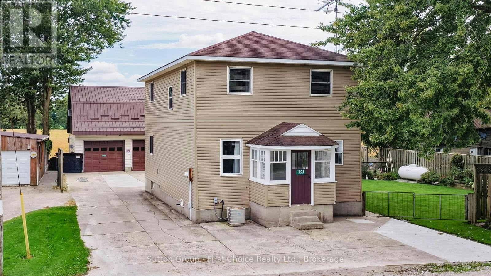 1669 164 Road Road, Perth South, ON, N0K 1N0