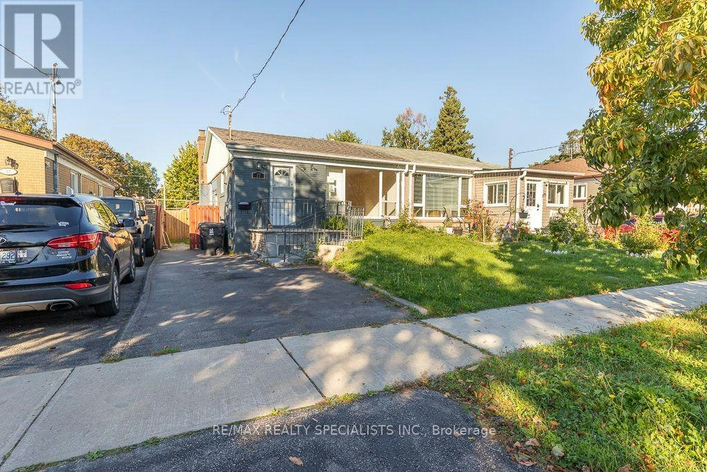 17 Huddleston Court, Toronto, ON, M1L 4L1
