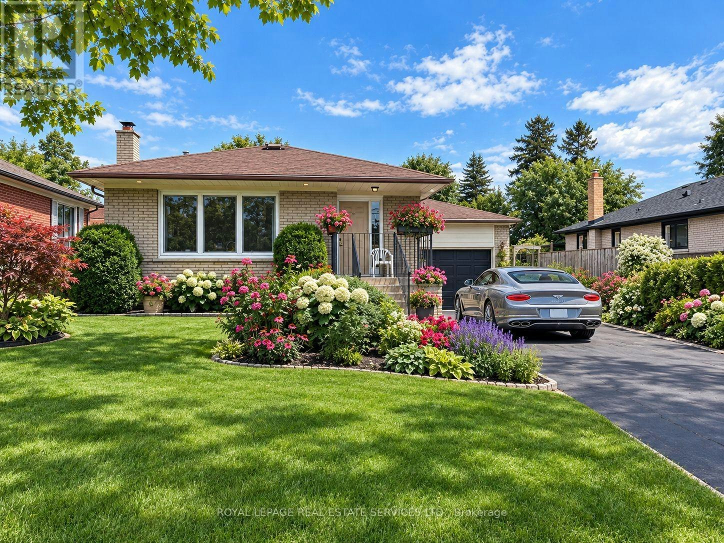305 Queen Mary Drive, Oakville, ON, L6K 3L5