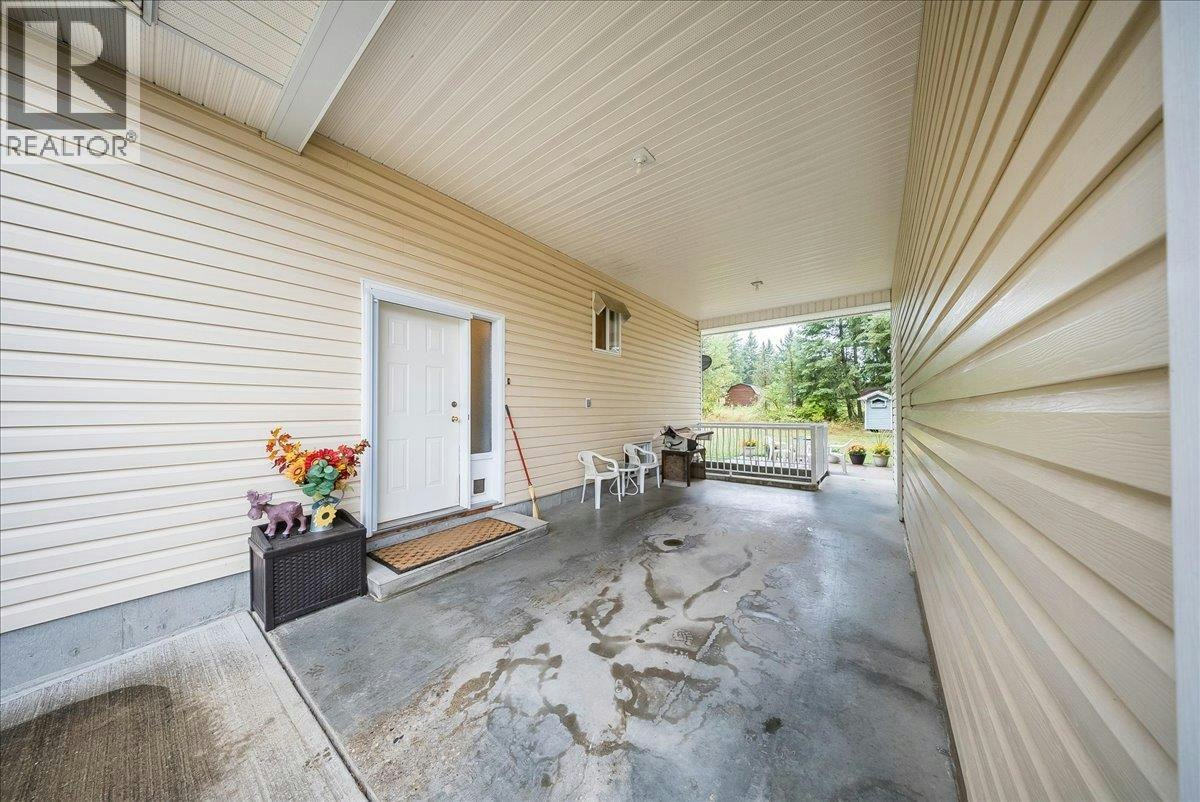 1764 Green Road, Fruitvale, BC, V0G 1L1 - 17