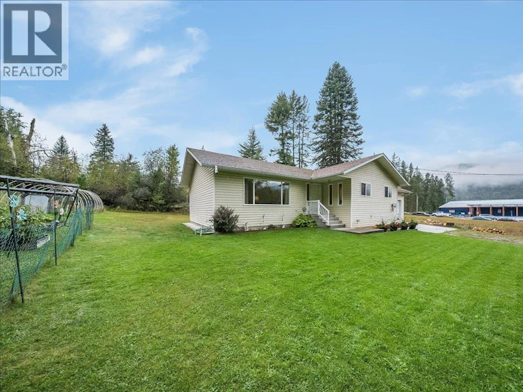 1764 Green Road, Fruitvale, BC, V0G 1L1 - 3