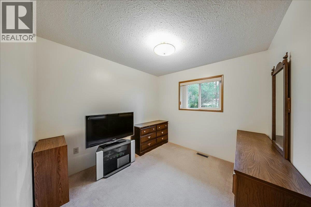 1764 Green Road, Fruitvale, BC, V0G 1L1 - 33