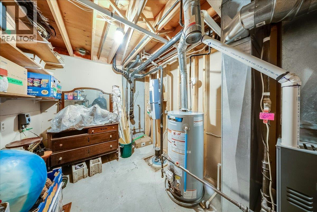 1764 Green Road, Fruitvale, BC, V0G 1L1 - 45