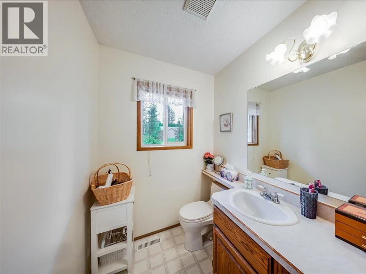 1764 Green Road, Fruitvale, BC, V0G 1L1 - 31