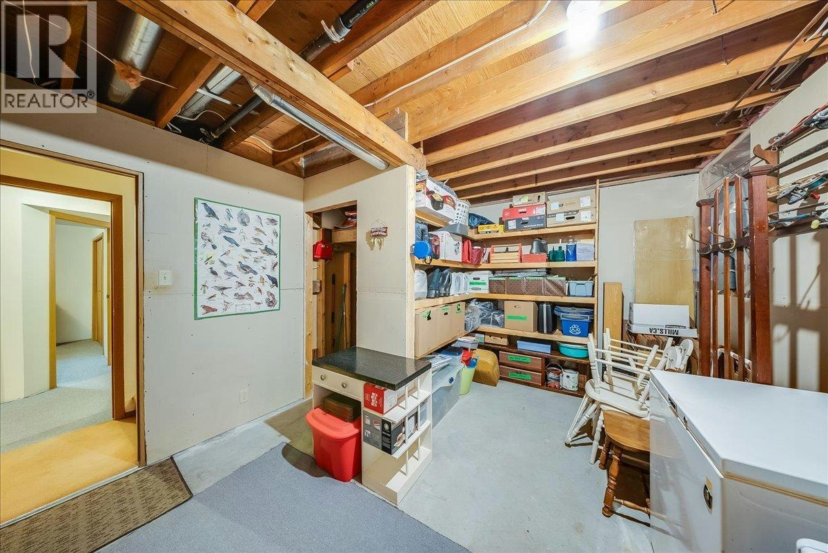 1764 Green Road, Fruitvale, BC, V0G 1L1 - 47