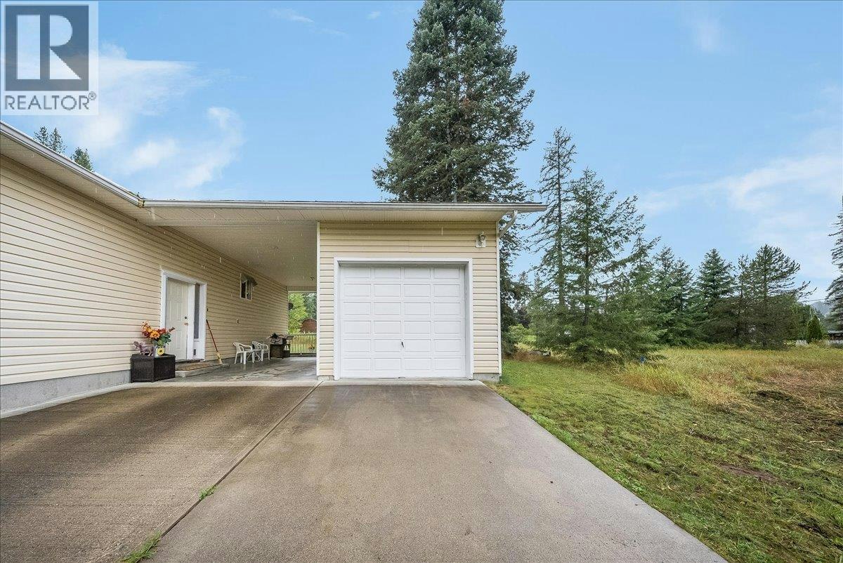 1764 Green Road, Fruitvale, BC, V0G 1L1 - 49