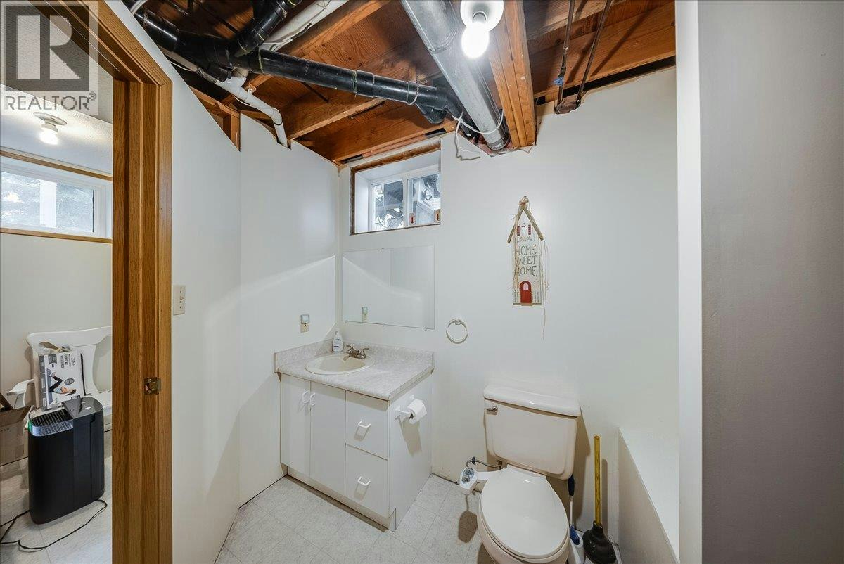 1764 Green Road, Fruitvale, BC, V0G 1L1 - 43