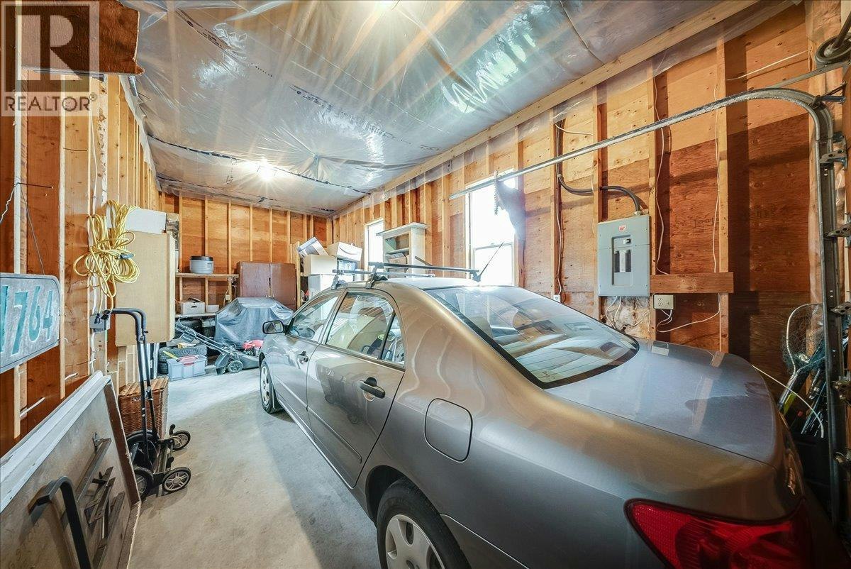 1764 Green Road, Fruitvale, BC, V0G 1L1 - 51