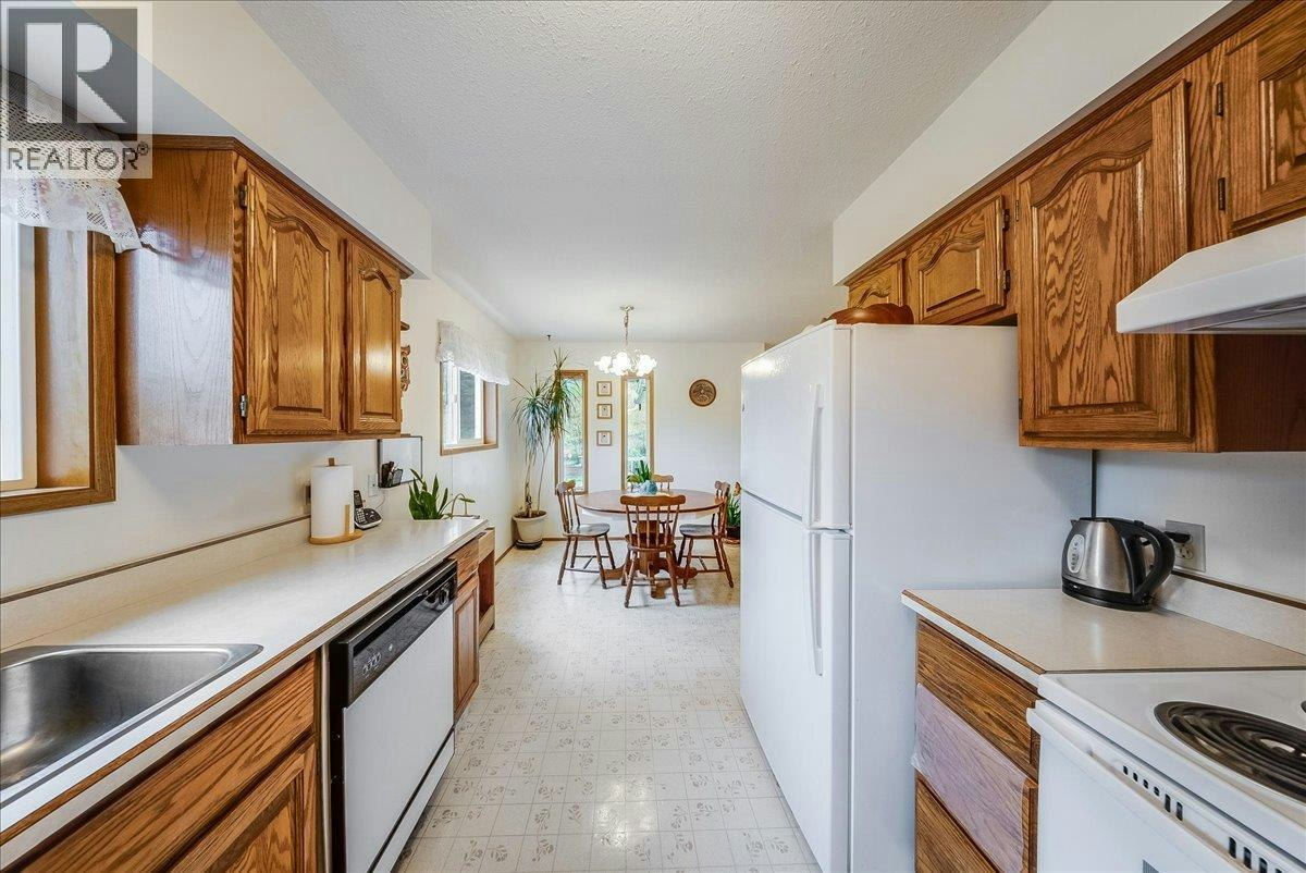 1764 Green Road, Fruitvale, BC, V0G 1L1 - 27