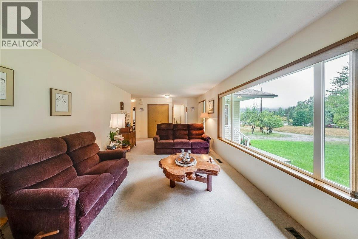 1764 Green Road, Fruitvale, BC, V0G 1L1 - 21