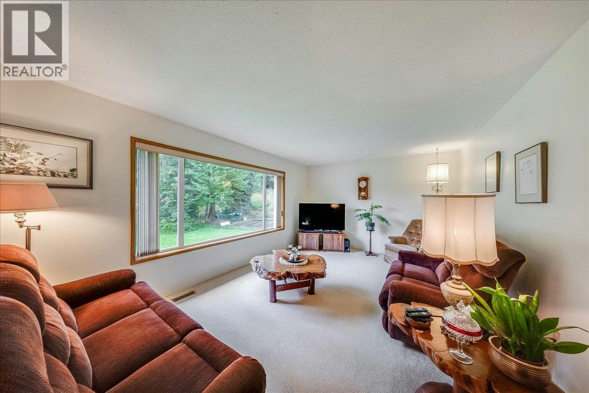 1764 Green Road, Fruitvale, BC, V0G 1L1 - 19