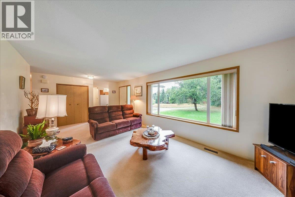 1764 Green Road, Fruitvale, BC, V0G 1L1 - 20