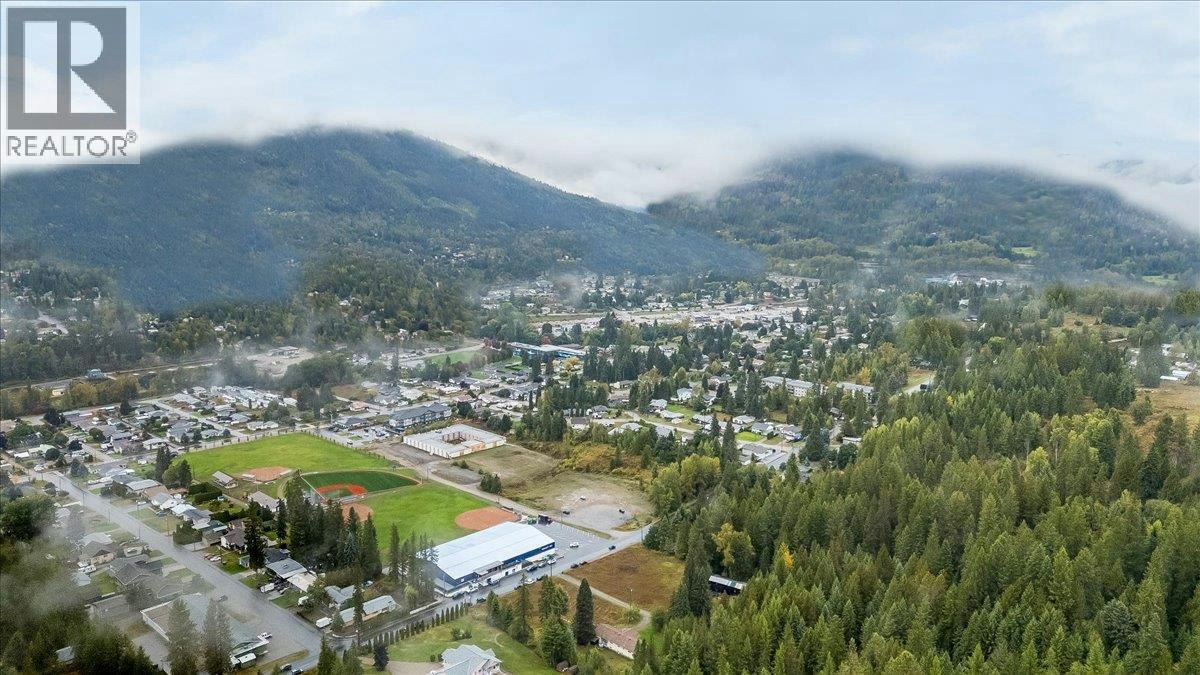 1764 Green Road, Fruitvale, BC, V0G 1L1 - 69