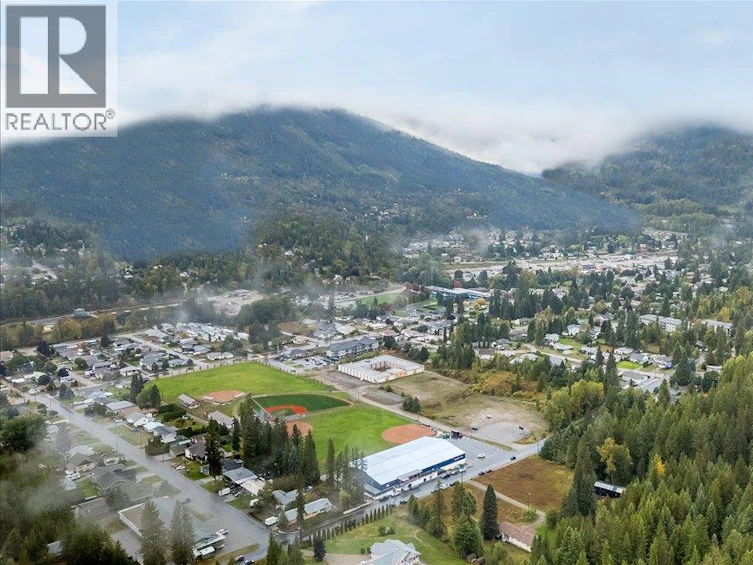 1764 Green Road, Fruitvale, BC, V0G 1L1 - 69