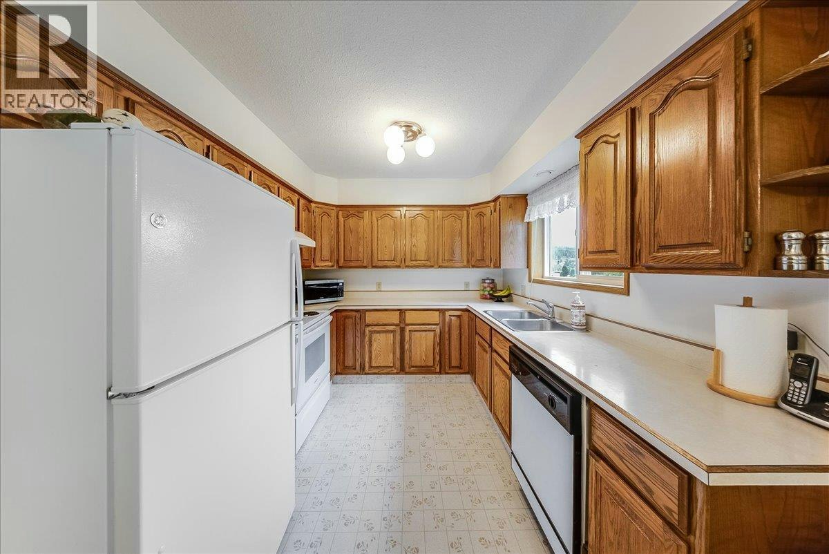 1764 Green Road, Fruitvale, BC, V0G 1L1 - 24